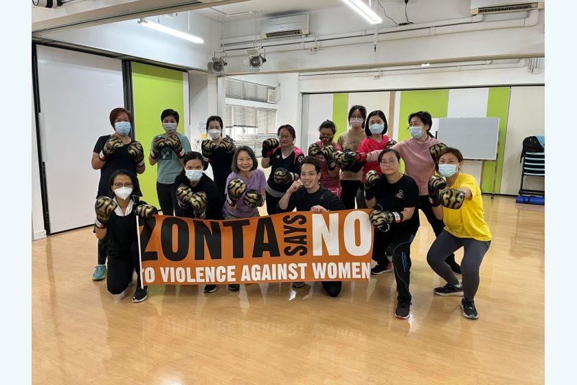 women mutual support1pic