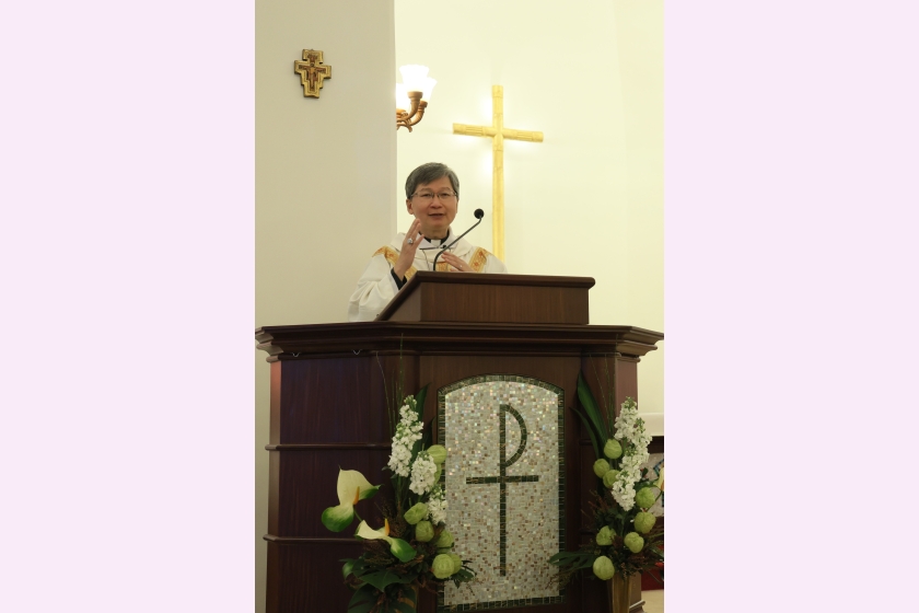 圖3_五十周年感恩聖餐崇拜 - 陳謳明大主教主持講道，二百多名會眾參與